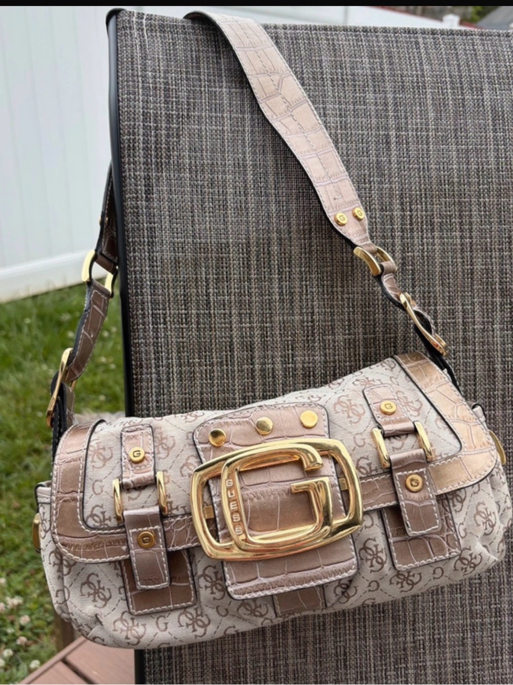 GUESS monogram beige GG Kili baguette purse 2000s Y2K grail